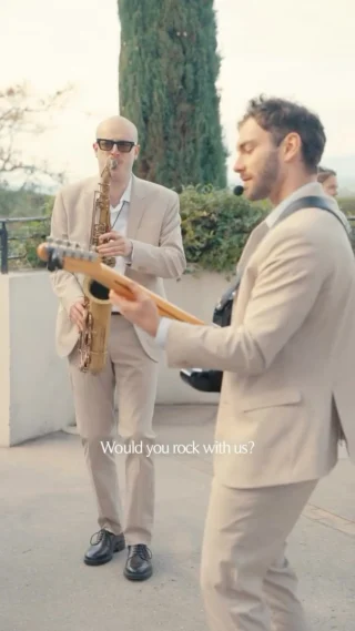 A live band, a golden saxophone, and your favorite band performing Funky melodies under the sun. 🎤🎷

Proud member of @theroamingagency 💫

#saxophonist #Wedding #Bridetobe #Bride2026 #Band
