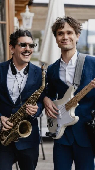 Marie-Therese and Max's special day? E.P.I.C 😎

📸 by @lukas_hanifle_photography 

Venue: @parkhotelholzerhof 

#Roamingband #luxuryevents  #strollingband #eventplanner  #luxuryentertainment #weddingplanner #acousticband #luxuywedding #destinationwedding #privateparty #theroamingagency 

@theroamingagency