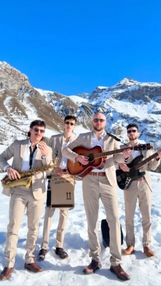 Spreading love from Val d'Isère! 🏔️☀️

 #Roamingband #luxuryevents  #strollingband #eventplanner  #luxuryentertainment weddingplanner acousticband luxuywedding destinationwedding privateparty 

Proud member of @theroamingagency