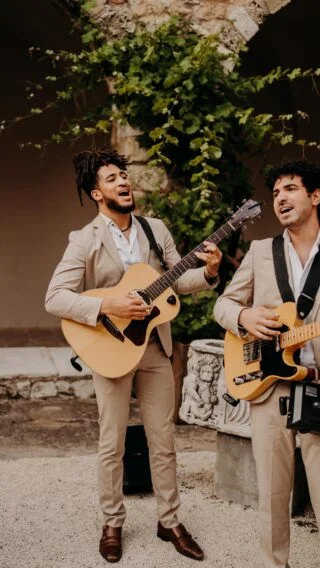 This is what a wedding dinner look like with The Kingsmen! 🔥

Venue: @lesdomainesdepatras 
Planner: @agence_suzetteetsimone 
Photo: @marioncolombani 
Video: @thant_chay_steinbacher 

Proud member of @theroamingagency 

#Roamingband #luxuryevents  #strollingband #eventplanner  #luxuryentertainment #weddingplanner #acousticband #luxuywedding #destinationwedding #privateparty